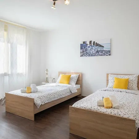 アパート Castropola プーラ